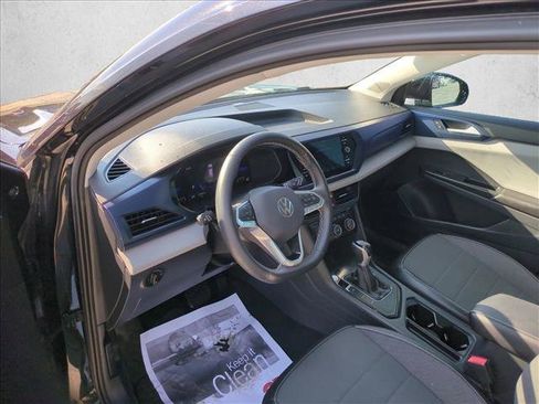 Used 2023 Volkswagen Taos SE w/ Panoramic Sunroof Package image 10