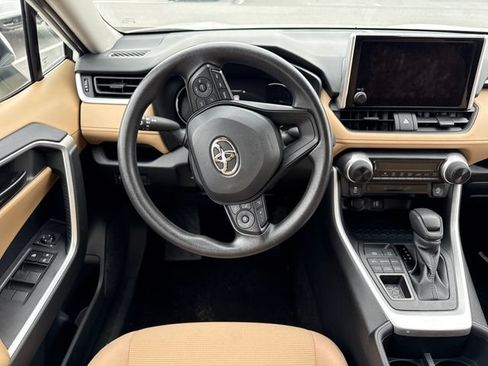 Used 2025 Toyota RAV4 LE AWD/4WD image 18