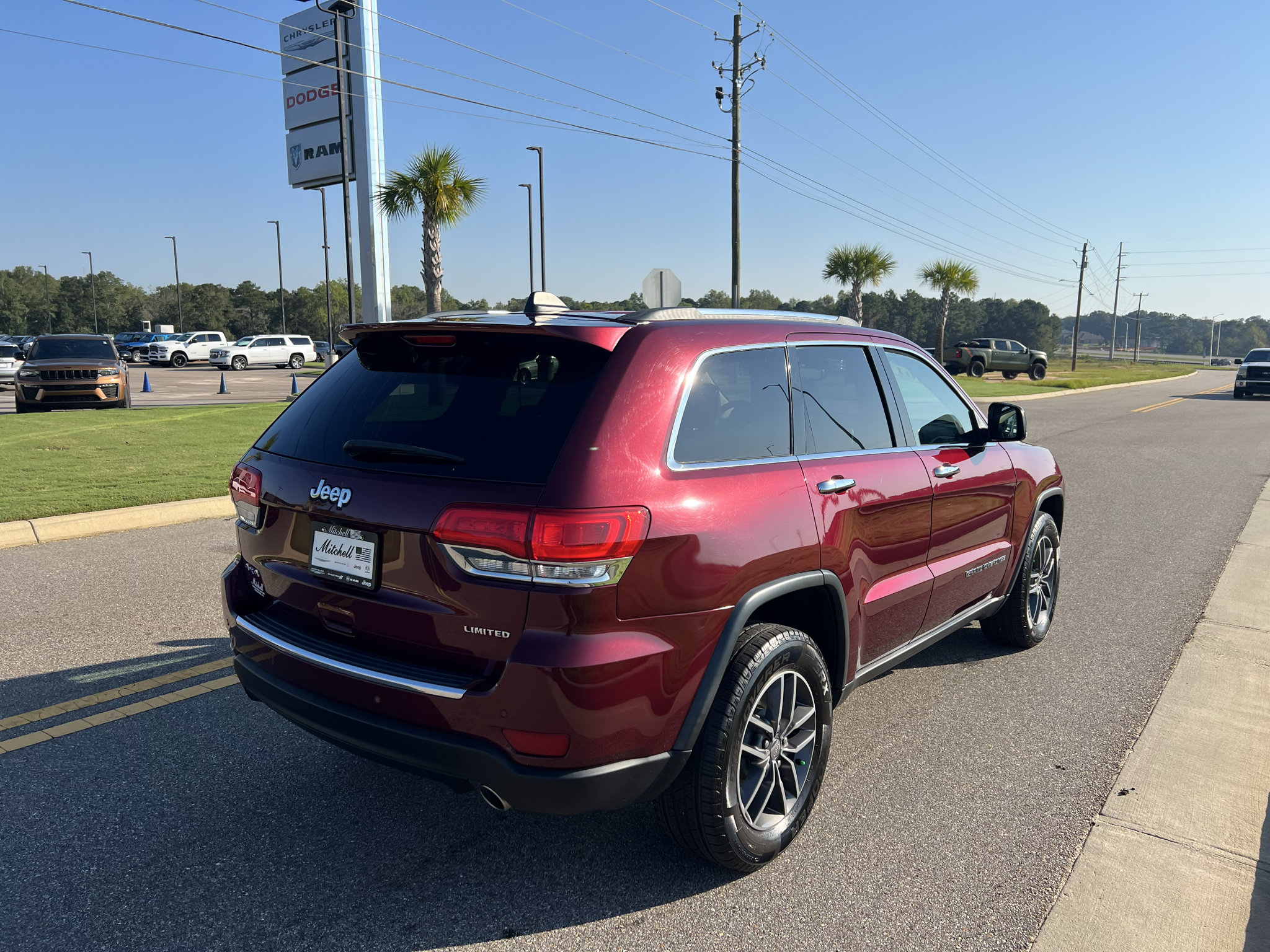Used 2017 Jeep Grand Cherokee Limited AWD/4WD image 7