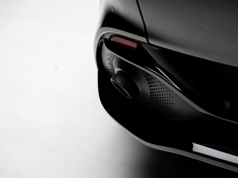 Used 2021 Aston Martin DBX image 31