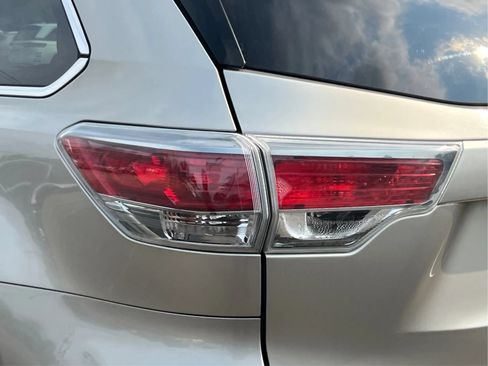 Used 2016 Toyota Highlander XLE AWD/4WD image 33
