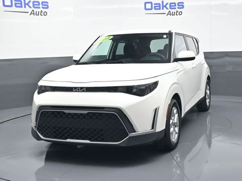Used 2023 Kia Soul LX w/ LX Technology Package FWD image 4