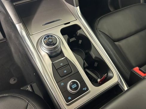 Used 2020 Ford Explorer XLT w/ Equipment Group 202A image 21