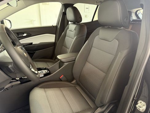 New 2025 Chevrolet Trax LT w/ Driver Confidence Package image 14