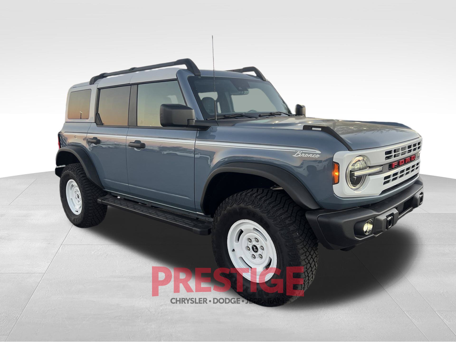 Used 2023 Ford Bronco Heritage Edition AWD/4WD image 4
