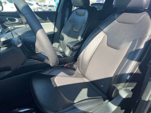 Used 2024 Jeep Compass Latitude w/ Convenience Group image 16