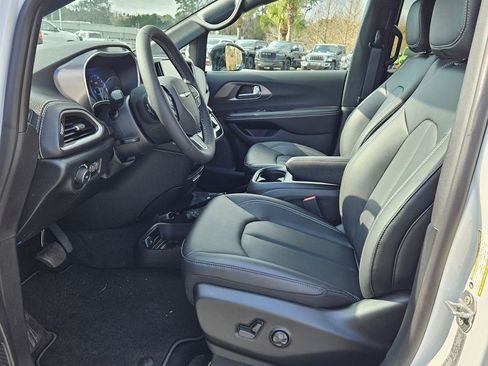 New 2026 Chrysler Pacifica Select image 10