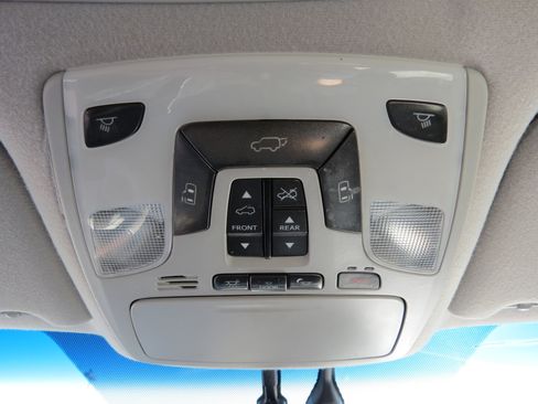 Used 2013 Toyota Sienna Limited image 23