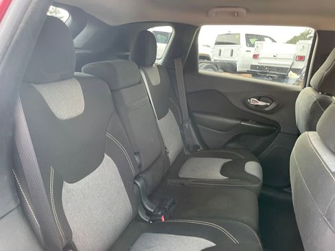 Used 2017 Jeep Cherokee Sport FWD image 24