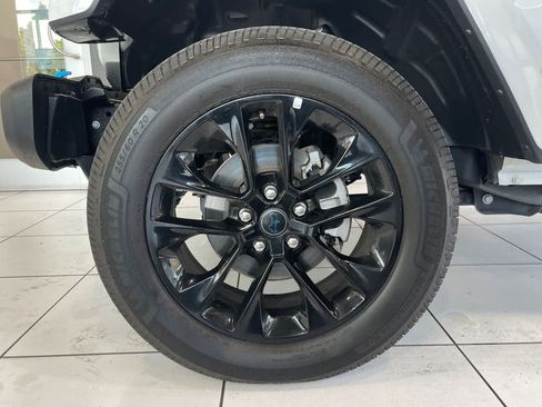 Used 2024 Jeep Wrangler Unlimited Sahara AWD/4WD image 15