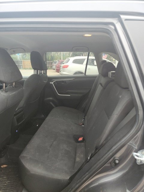 Used 2021 Toyota RAV4 LE AWD/4WD image 17
