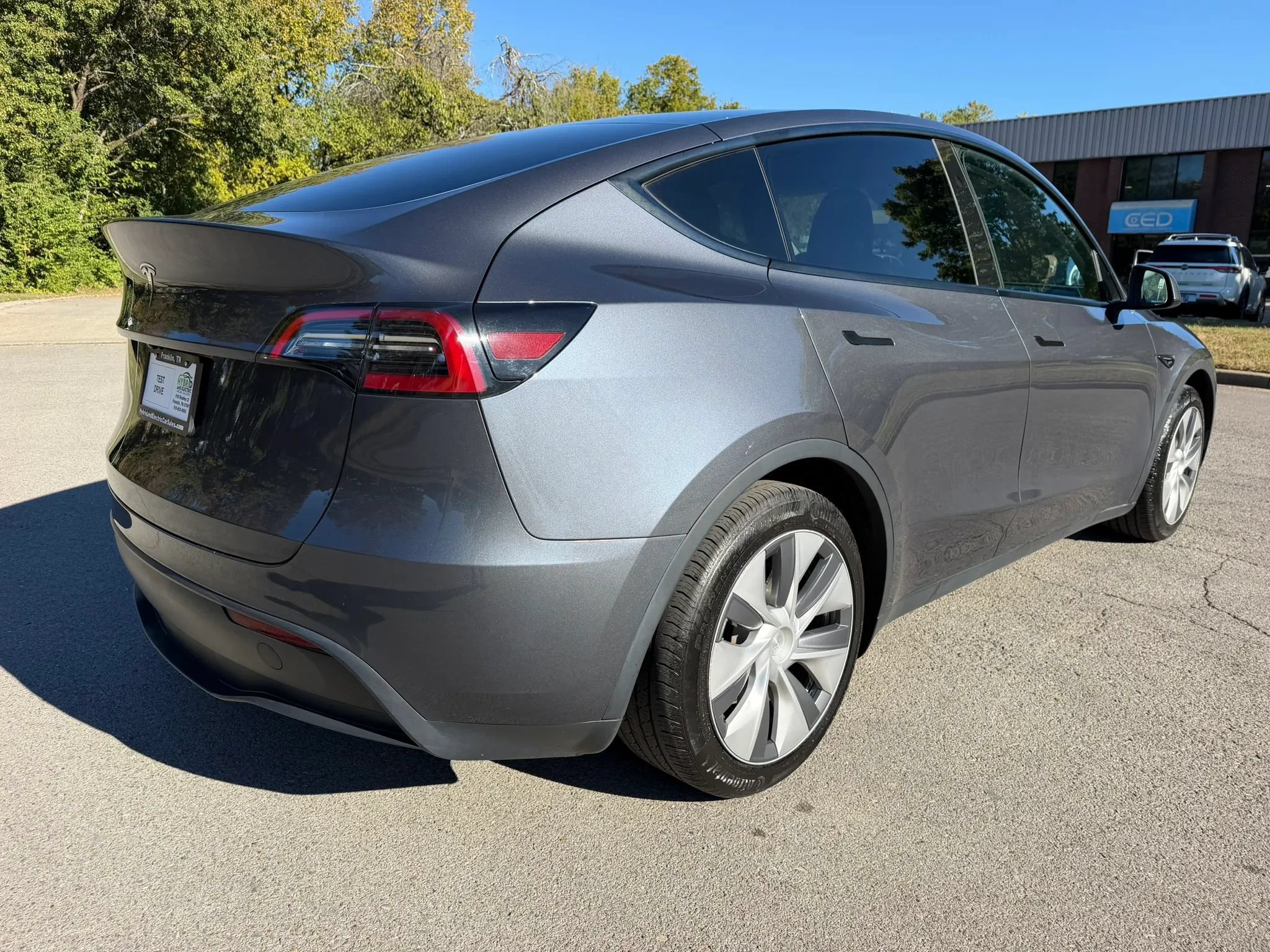 Used 2023 Tesla Model Y 2WD image 5
