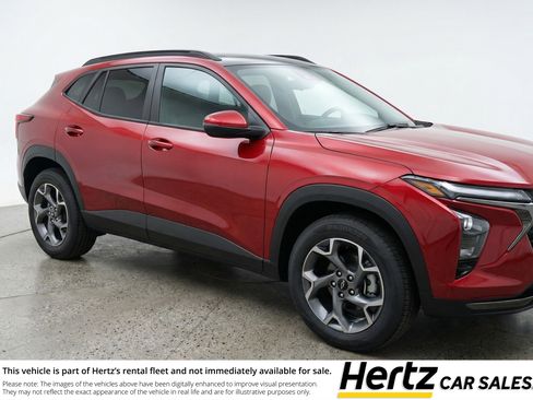 Used 2025 Chevrolet Trax LT w/ LT Convenience Package FWD image 1