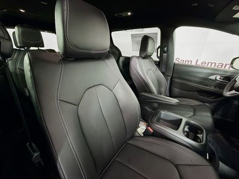 New 2026 Chrysler Pacifica Select image 28