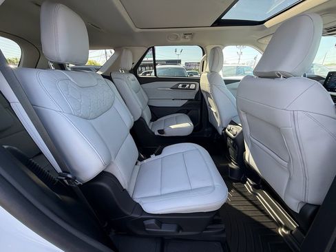 Used 2025 Ford Explorer Platinum w/ Ultimate Package image 21