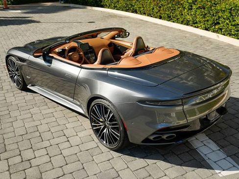 Used 2023 Aston Martin DBS Volante image 20