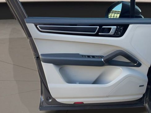 Used 2022 Porsche Cayenne GTS image 16