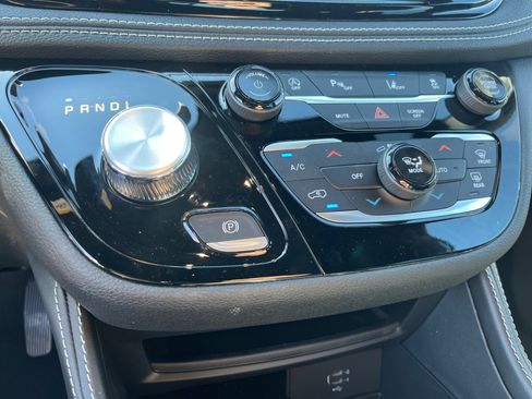 New 2026 Chrysler Pacifica Limited image 31