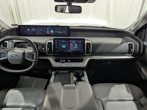 Used 2025 Ford Expedition Active AWD/4WD image 18