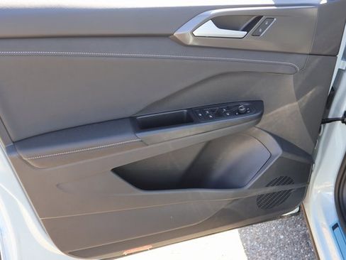 New 2026 Volkswagen Taos SE image 10