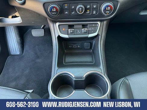 Used 2024 GMC Terrain SLT AWD/4WD image 18