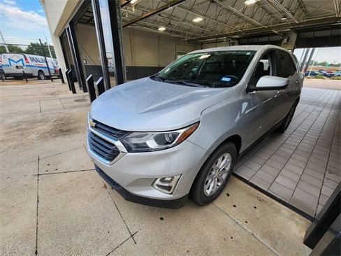 Used 2018 Chevrolet Equinox LT FWD image 3