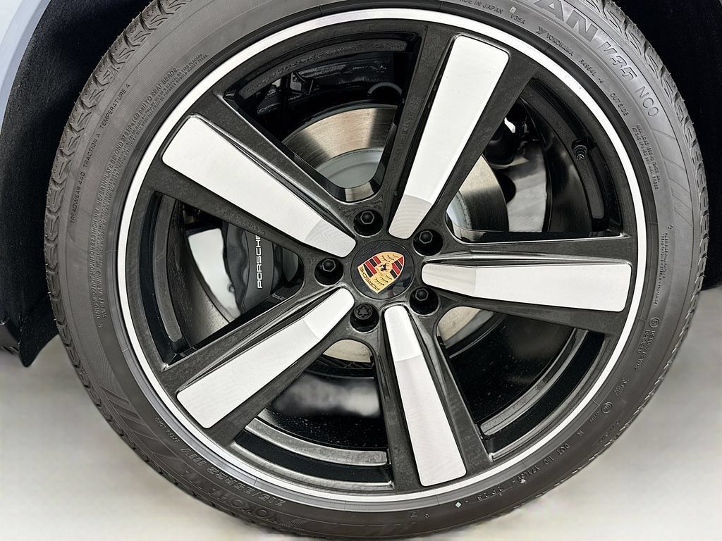 Used 2026 Porsche Cayenne Coupe AWD/4WD image 32