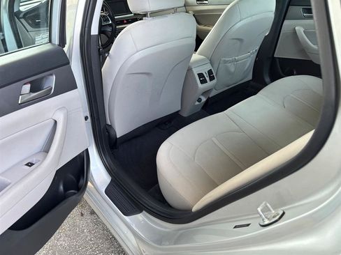 Used 2019 Hyundai Sonata SEL w/ Tech Package 02 FWD image 11