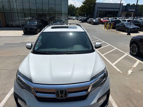 Used 2020 Honda Pilot Touring image 2