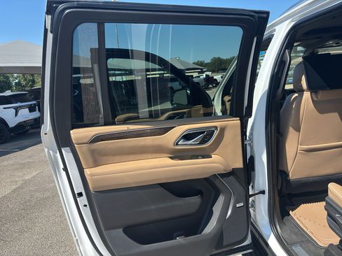 Certified 2021 Chevrolet Suburban Premier w/ Premium Package AWD/4WD image 15