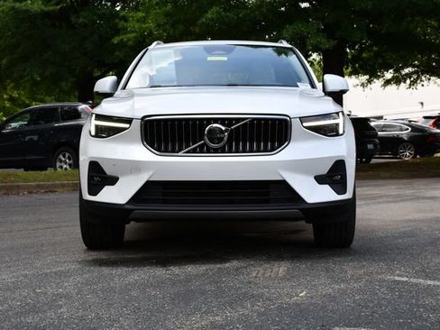 Used 2024 Volvo XC40 B5 Plus w/ Protection Package Premier AWD/4WD image 2