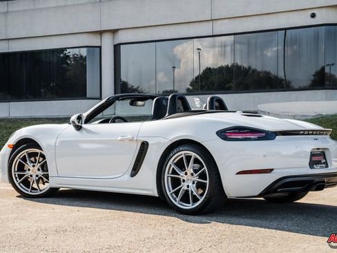 Used 2017 Porsche 718 Boxster image 5
