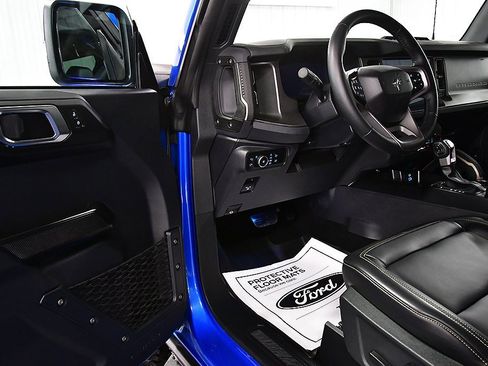 Used 2025 Ford Bronco Badlands image 15