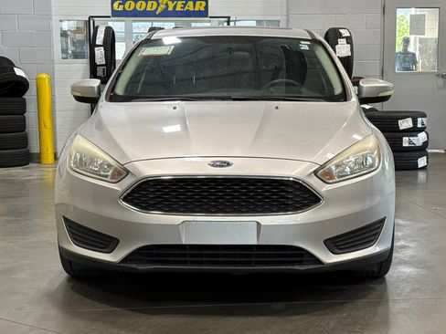 Used 2015 Ford Focus SE FWD image 2