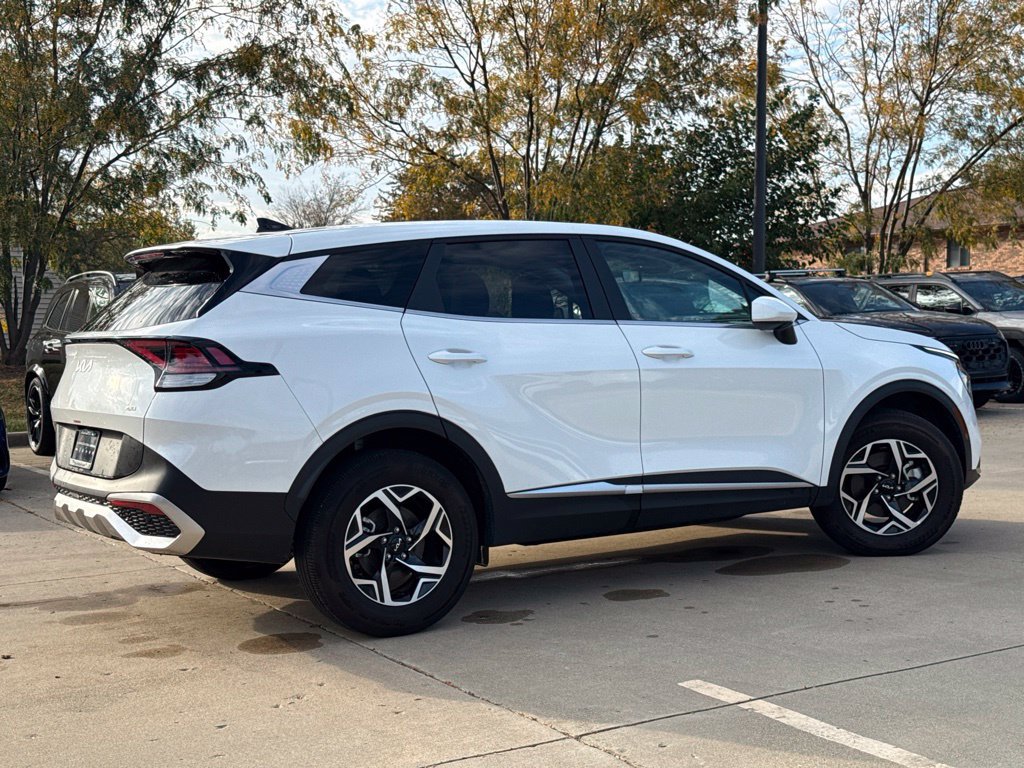Used 2025 Kia Sportage LX AWD/4WD image 2