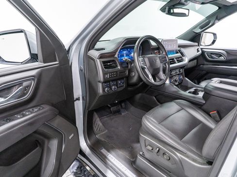 Used 2024 Chevrolet Tahoe Z71 w/ Luxury Package AWD/4WD image 12