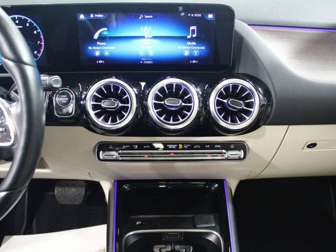 Used 2022 Mercedes-Benz GLA 250 4MATIC image 20