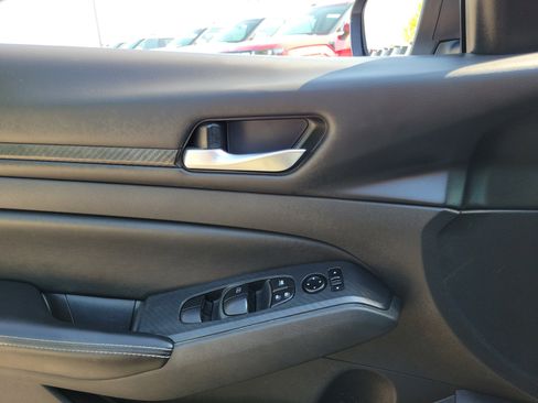 Used 2024 Nissan Altima 2.5 SV FWD image 17