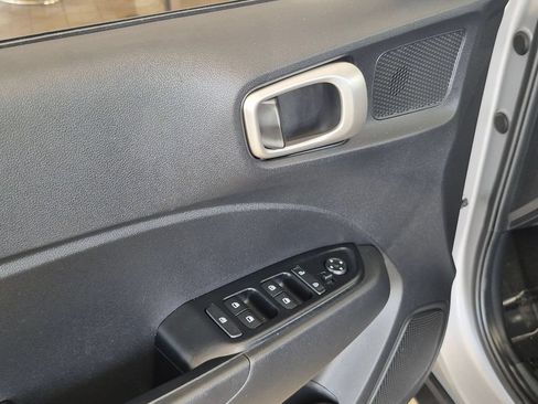 Used 2025 Hyundai Venue SEL FWD image 20