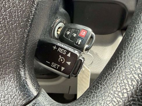Used 2013 Toyota Camry LE FWD image 32