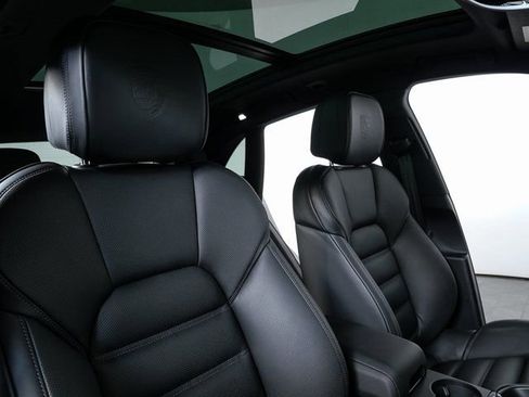 New 2026 Porsche Macan AWD image 22