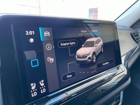 Used 2025 Volkswagen Atlas SE image 21