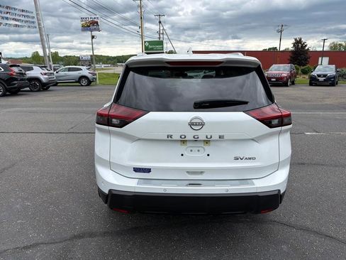 Used 2024 Nissan Rogue SV w/ SV Premium Package AWD/4WD image 4