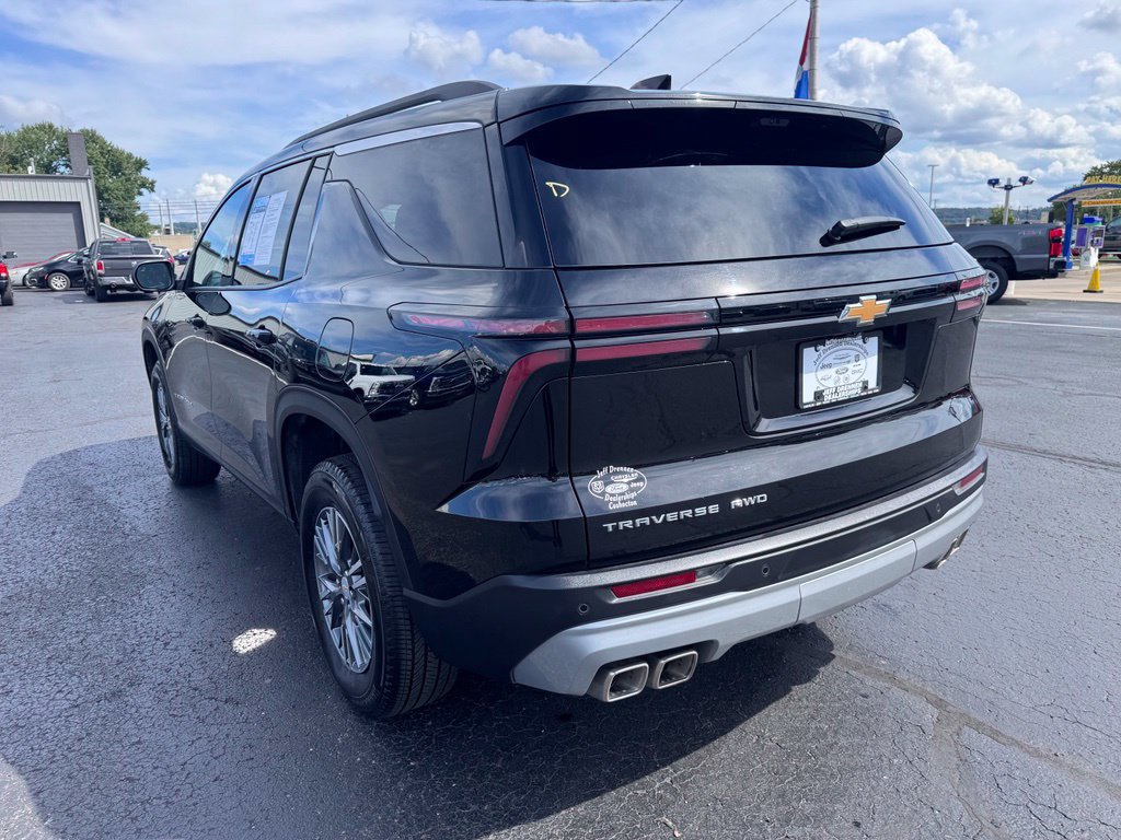 Used 2026 Chevrolet Traverse LT w/ Driver Confidence Package AWD/4WD image 4