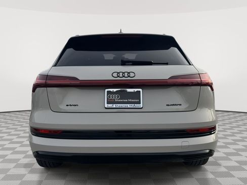 Used 2022 Audi e-tron Premium Plus w/ Premium Plus Package image 6