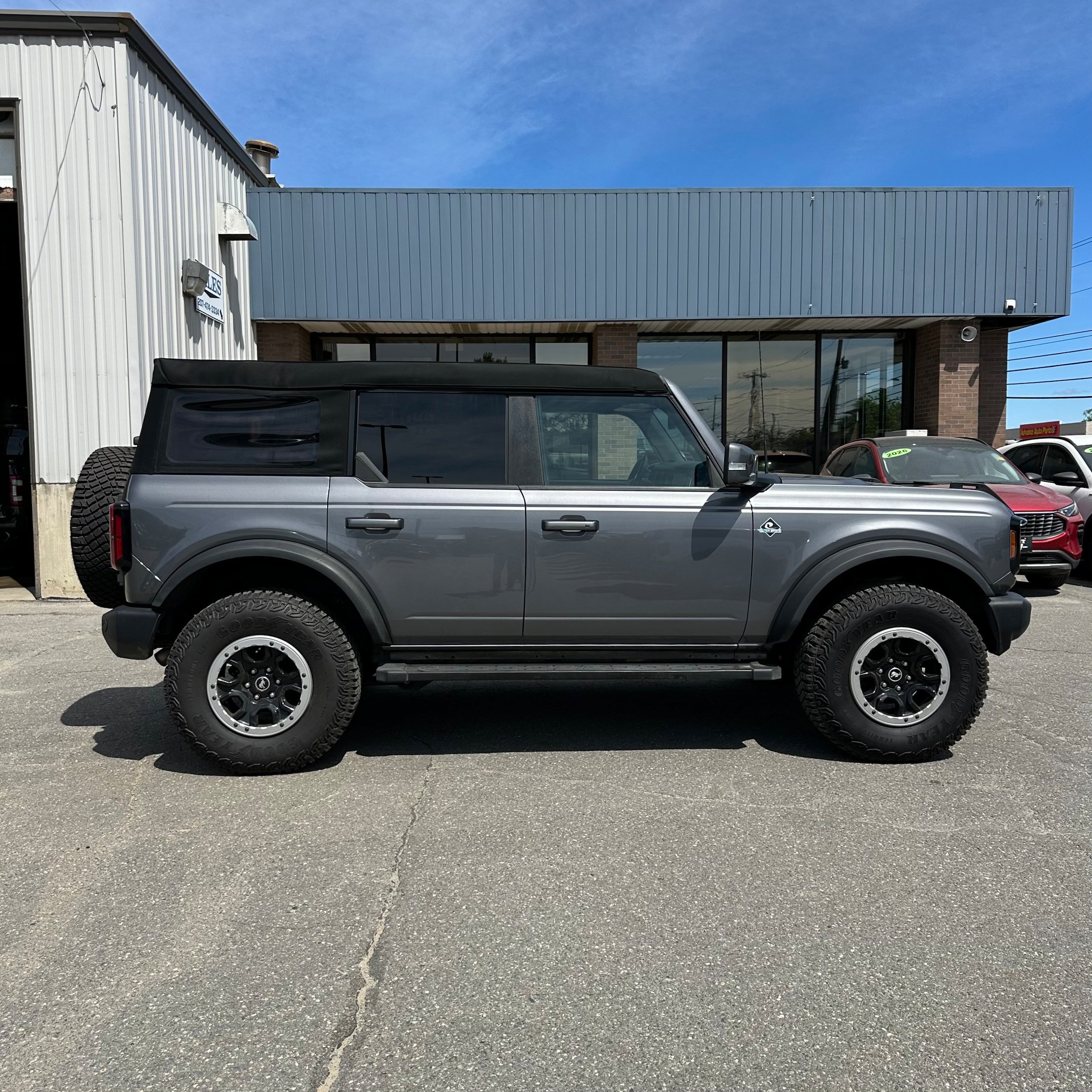 Used 2023 Ford Bronco Outer Banks w/ Sasquatch Package AWD/4WD image 2