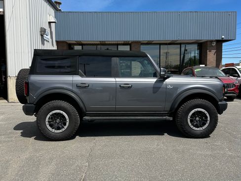 Used 2023 Ford Bronco Outer Banks w/ Sasquatch Package AWD/4WD image 2