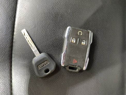 Used 2015 GMC Sierra 1500 SLT w/ SLT Crew Cab Value Package image 32