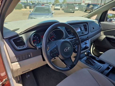 Used 2015 Kia Sedona LX w/ LX Convenience Package FWD image 10