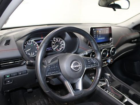 Used 2025 Nissan Sentra SR FWD image 17